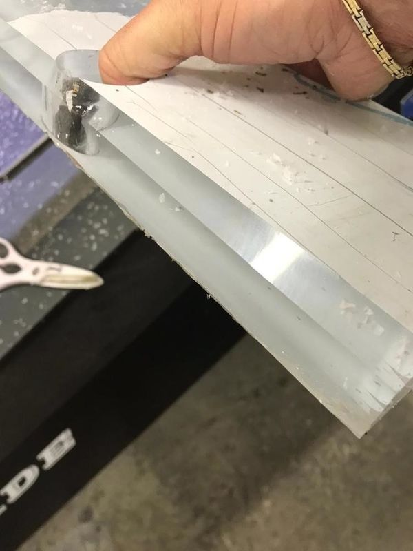 Mesin Pemoles Tepi Akrilik Ukuran Kecil 1000mm Sekat Meja Akrilik Mesin Poles Berlian Sadie Untuk Plexiglass