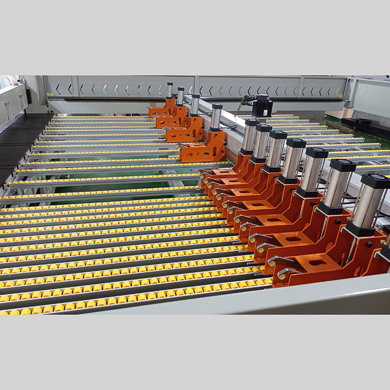 Mesin pemotong desain akrilik yang efisien Keakuratan 3800mm Panjang gergaji 11kw Motor gergaji kepala